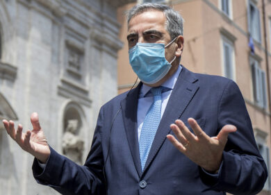 Piroso choc su Gasparri: “Rivaluto concetto di pulizia etnica (intellettuale)”