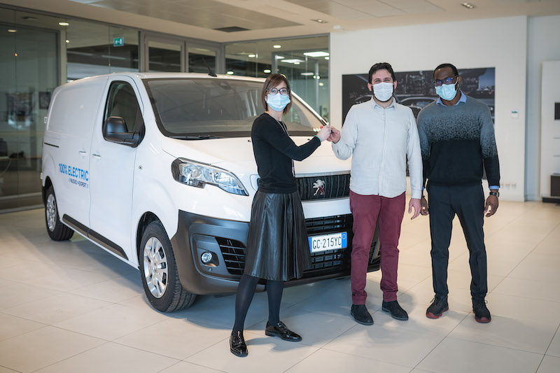 PEUGEOT e-Expert al vincitore della puntata milanese dei “4 Ristoranti” PEUGEOT e-Expert al vincitore della puntata milanese dei “4 Ristoranti”