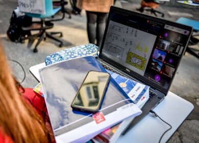 Ritorno a scuola: “La Dad ha travolto anche noi insegnanti: serve formazione”