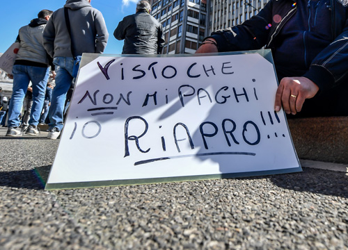 Coronavirus: ambulanti torinesi tornano nei mercati, vogliamo lavorare Coronavirus: ambulanti torinesi tornano nei mercati, vogliamo lavorare