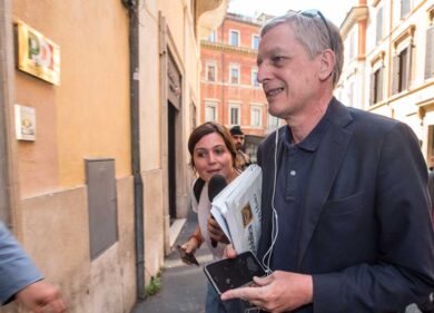 Pd, nessun paletto verso il M5s. Così Renzi consegna l’Italia alla destra