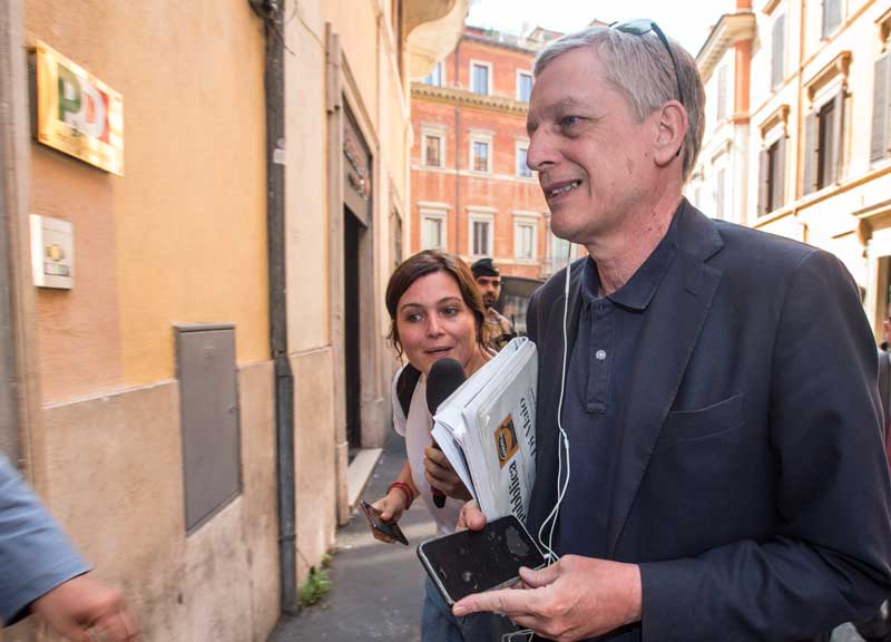 Pd, nessun paletto verso il M5s. Così Renzi consegna l’Italia alla destra Pd, nessun paletto verso il M5s. Così Renzi consegna l’Italia alla destra
