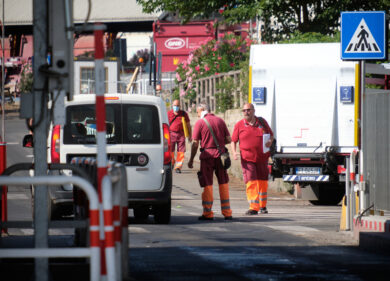 Roma nel caos rifiuti, Zingaretti: maxi gara Invitalia per spedirli all’estero