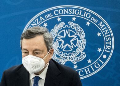 Vaccini, Draghi: “Priorità a over 75 e persone fragili, basta saltare la fila”