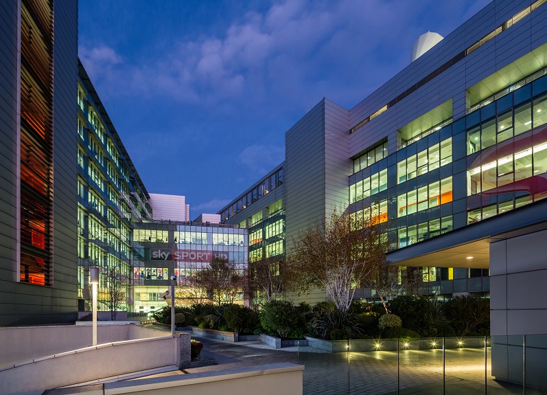 Sky, accordo fra azienda e sindacati per lo smart working post emergenza Covid Sky, accordo fra azienda e sindacati per lo smart working post emergenza Covid