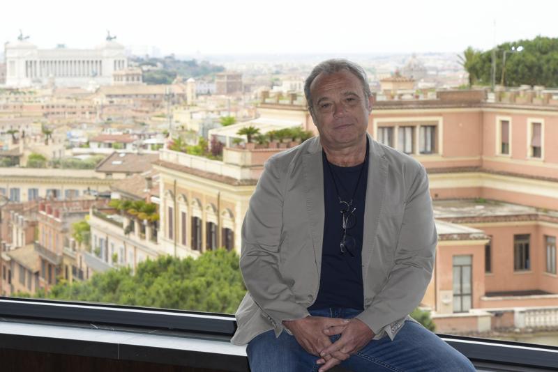 Tv, Claudio Amendola al Costanzo Show: “Mia moglie mi ha salvato la vita” Tv, Claudio Amendola al Costanzo Show: “Mia moglie mi ha salvato la vita”