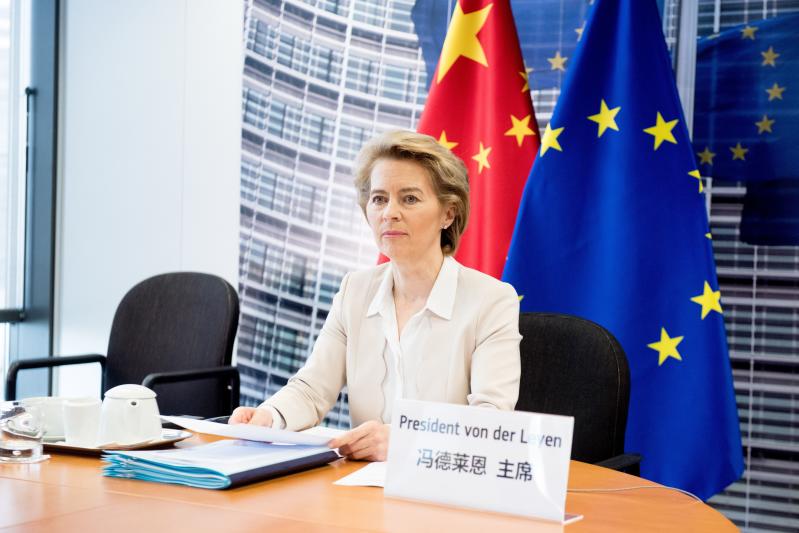Turchia, Erdoğan non dà la sedia a von der Leyen? E allora Ursula si adatta…