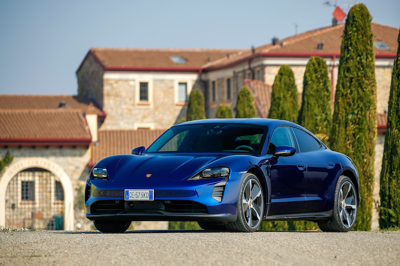 Porsche lancia la Taycan a trazione posteriore 100% elettrica