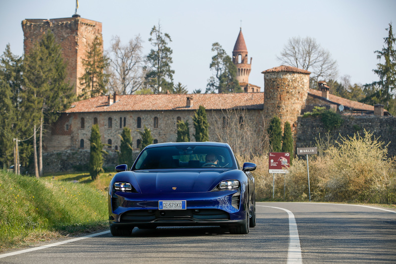 Porsche lancia la Taycan a trazione posteriore 100% elettrica
