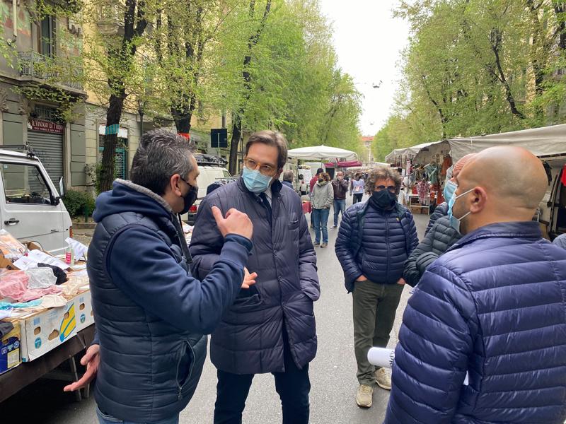 Milano, protesta degli ambulanti al mercato di via Crema