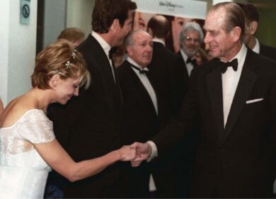 Regno Unito, è morto il principe Filippo: aveva 99 anni. Elisabetta in lutto