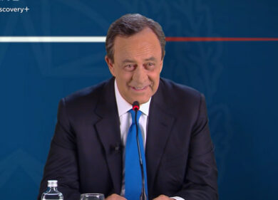 Fratelli di Crozza: la conferenza stampa di Draghi: esempio sugli psicologi vaccinati sbagliato.