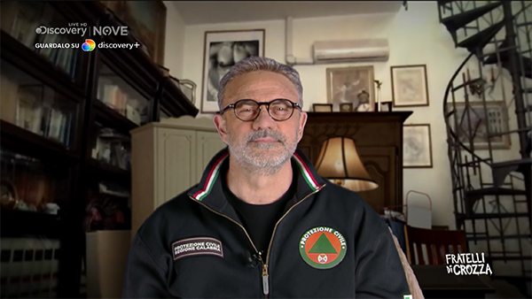 Fratelli di Crozza: Spirlì: non so come le altre regioni riescano a fare il 95 % dei vaccini. Fratelli di Crozza: Spirlì: non so come le altre regioni riescano a fare il 95 % dei vaccini.