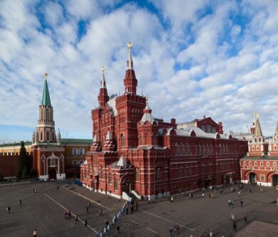 Russia, il Cremlino spinge i russi a vaccinarsi con lo Sputnik V