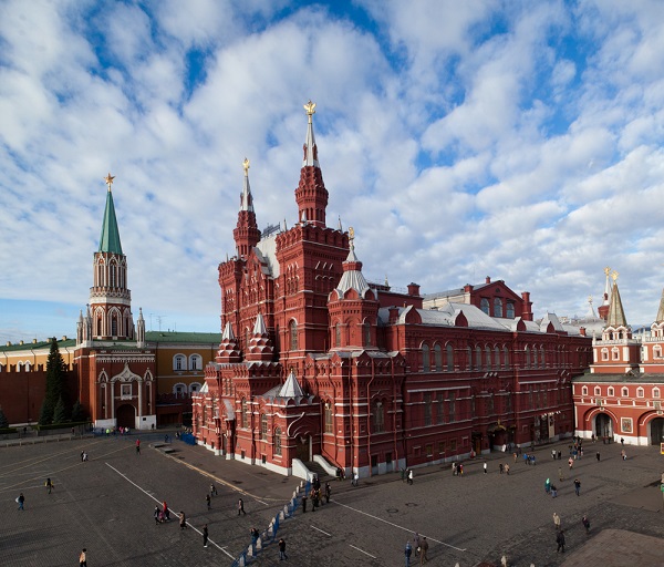 Russia, il Cremlino spinge i russi a vaccinarsi con lo Sputnik V Russia, il Cremlino spinge i russi a vaccinarsi con lo Sputnik V