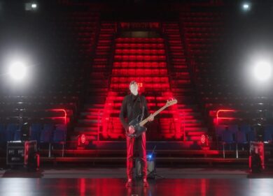 “Il rumore del silenzio”: Saturnino in concerto nel Forum deserto. VIDEO