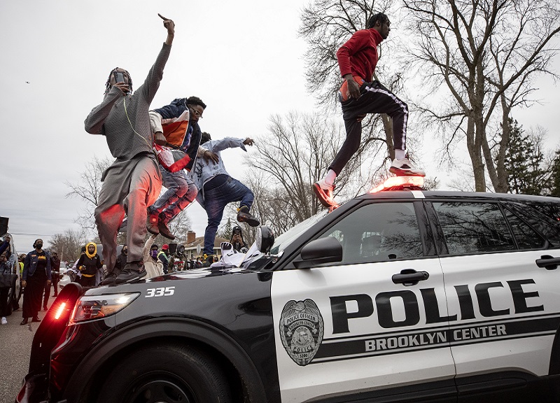 Minneapolis, la polizia uccide un ragazzo di 20 anni afroamericano Minneapolis, la polizia uccide un ragazzo di 20 anni afroamericano