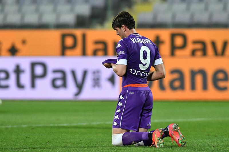 Vlahovic, bomber viola da 60 milioni: Milan in pole, ma due top club su di lui Vlahovic, bomber viola da 60 milioni: Milan in pole, ma due top club su di lui