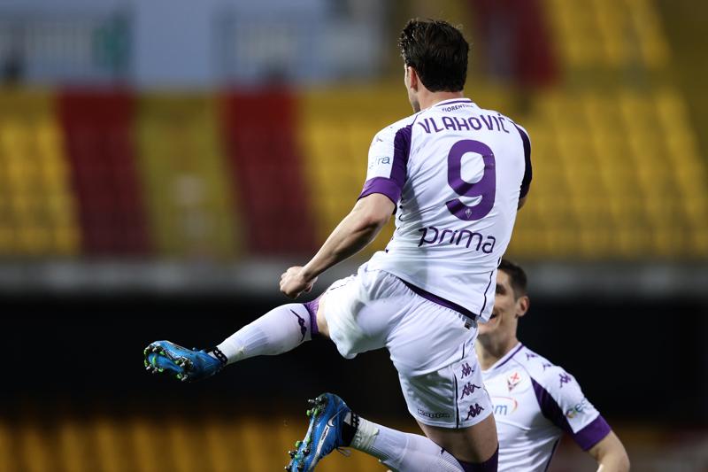 Vlahovic, bomber viola da 60 milioni: Milan in pole, ma due top club su di lui Vlahovic, bomber viola da 60 milioni: Milan in pole, ma due top club su di lui