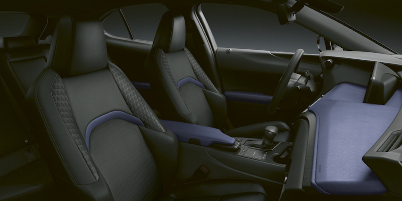 Lexus presenta il Nuovo UX Hybrid Deep Sky