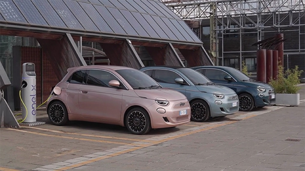 Record di vendite per la nuova 500 elettrica