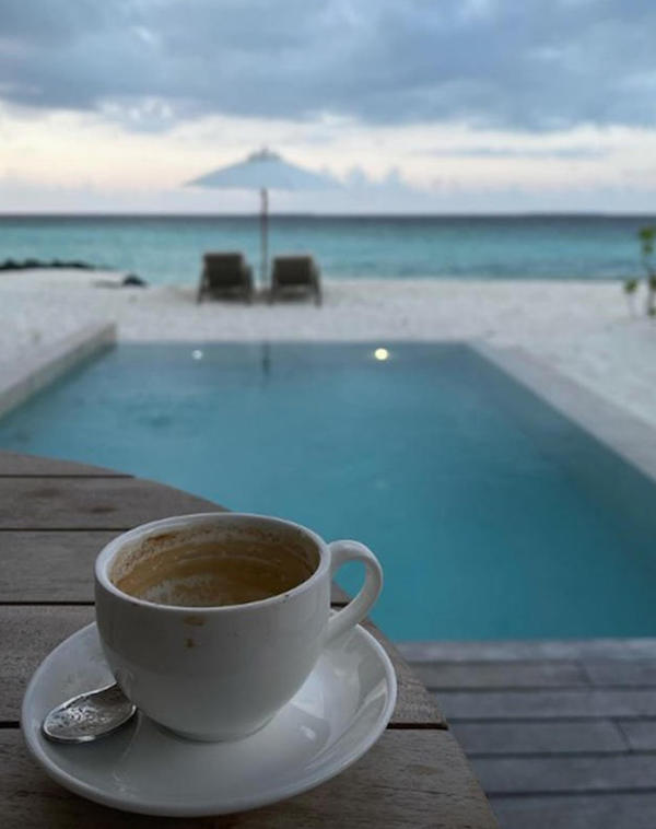 Belen Rodriguez e il fidanzato Antonio Spinalbese in vacanza alle Maldive