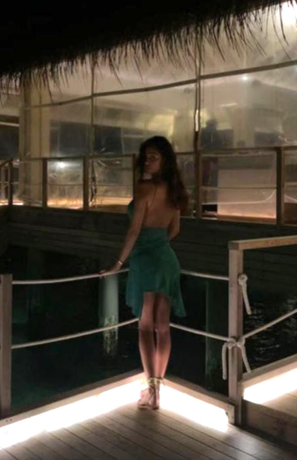 Belen Rodriguez e il fidanzato Antonio Spinalbese in vacanza alle Maldive