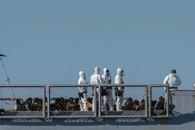 Militare tenta abuso, poi torna in Egitto. “Ma per Draghi priorità gli affari”