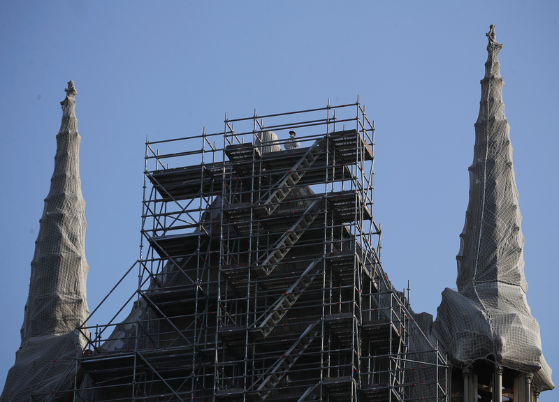 Notre Dame, 2 anni dopo l’incendio Macron atteso in cantiere cattedrale