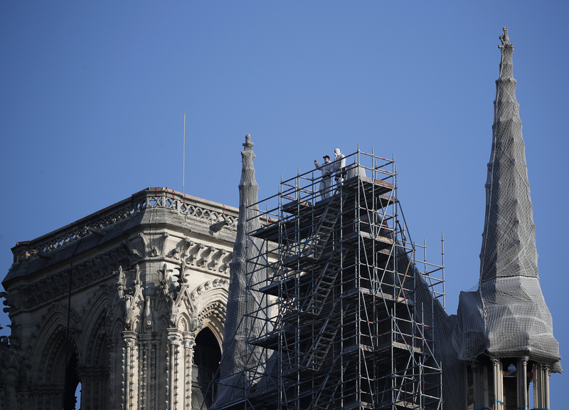 Notre Dame, 2 anni dopo l’incendio Macron atteso in cantiere cattedrale