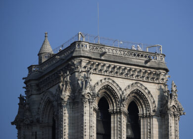 Notre Dame, 2 anni dopo l’incendio Macron atteso in cantiere cattedrale