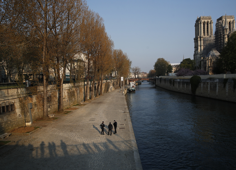 Notre Dame, 2 anni dopo l’incendio Macron atteso in cantiere cattedrale