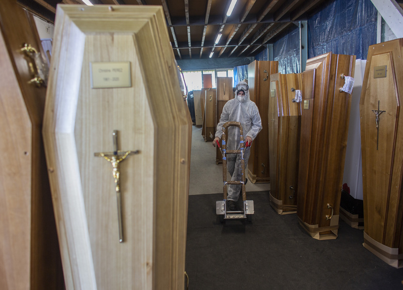 Covid, anche la Francia si appresta a oltrepassare la soglia dei centomila morti