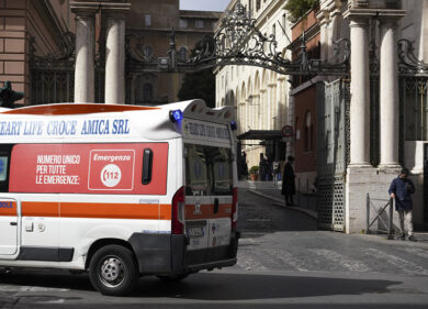 Roma, un dirigente dell’ospedale San Camillo sorpreso a rubare in Vaticano