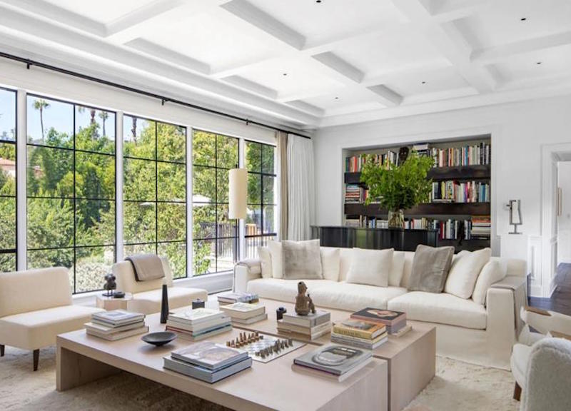 Ellen DeGeneres e la moglie Portia de Rossi vendono la tenuta di Beverly Hills Ellen DeGeneres e la moglie Portia de Rossi vendono la tenuta di Beverly Hills