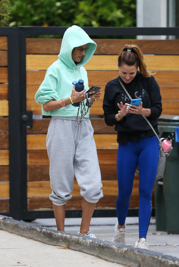 Alessandra Ambrosio con una amica