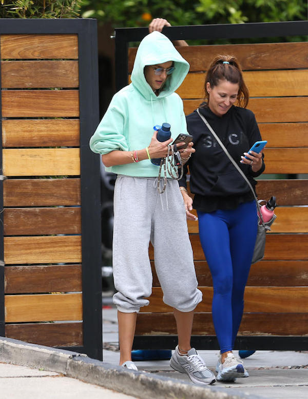 Alessandra Ambrosio con una amica