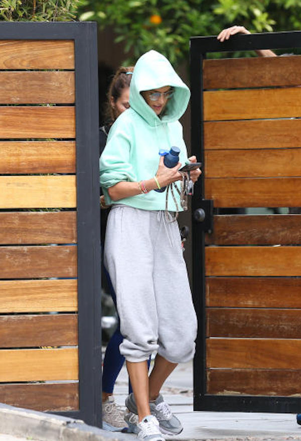 Alessandra Ambrosio con una amica