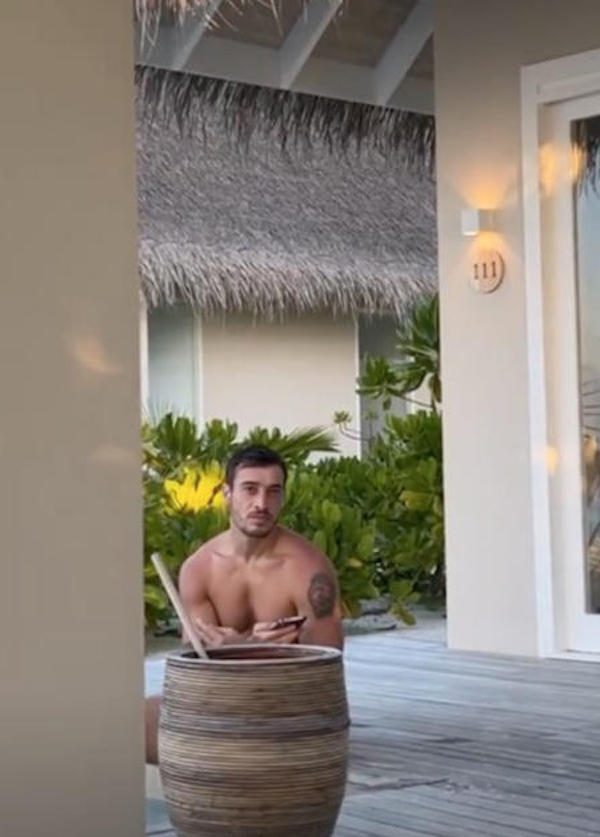 Le nuove Immagini della vacanza alle Maldive di Belen Rodriguez con il compagno Antonio Spinalbese.