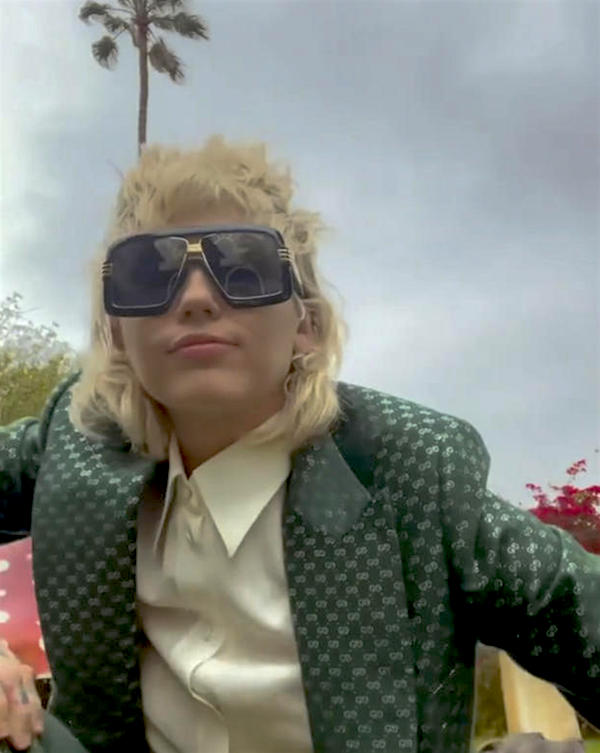 Miley Cyrus ,total look Gucci per la nuova collezione ARIA