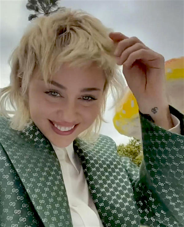 Miley Cyrus ,total look Gucci per la nuova collezione ARIA