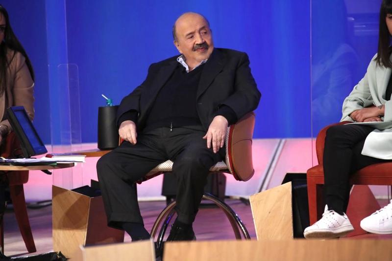 Ascolti tv, Maurizio Costanzo cresce e batte di nuovo Bruno Vespa Ascolti tv, Maurizio Costanzo cresce e batte di nuovo Bruno Vespa