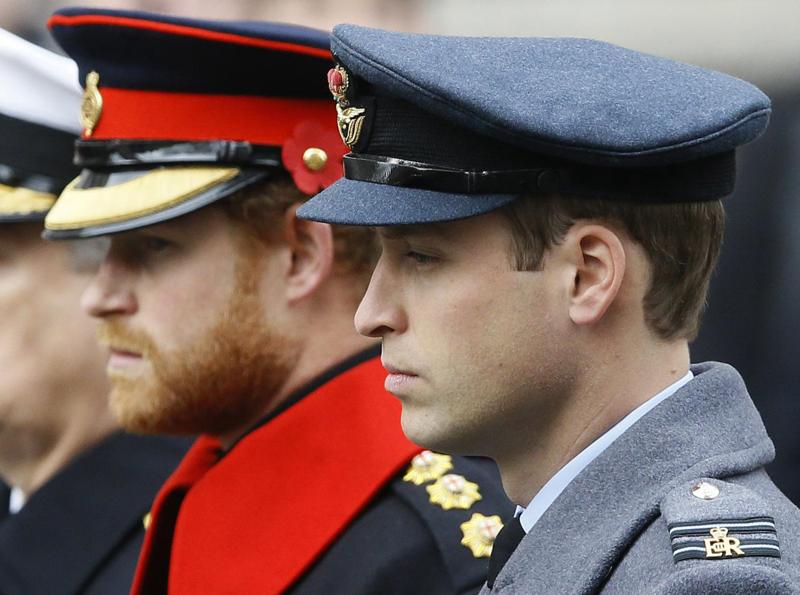 Anche al Funerale del Principe Filippo, William e Harry sono in guerra – FOTO Anche al Funerale del Principe Filippo, William e Harry sono in guerra – FOTO