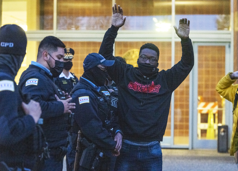 Chicago, polizia diffonde video uccisione di un 13enne :proteste in città
