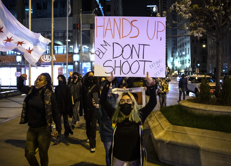 Chicago, polizia diffonde video uccisione di un 13enne :proteste in città