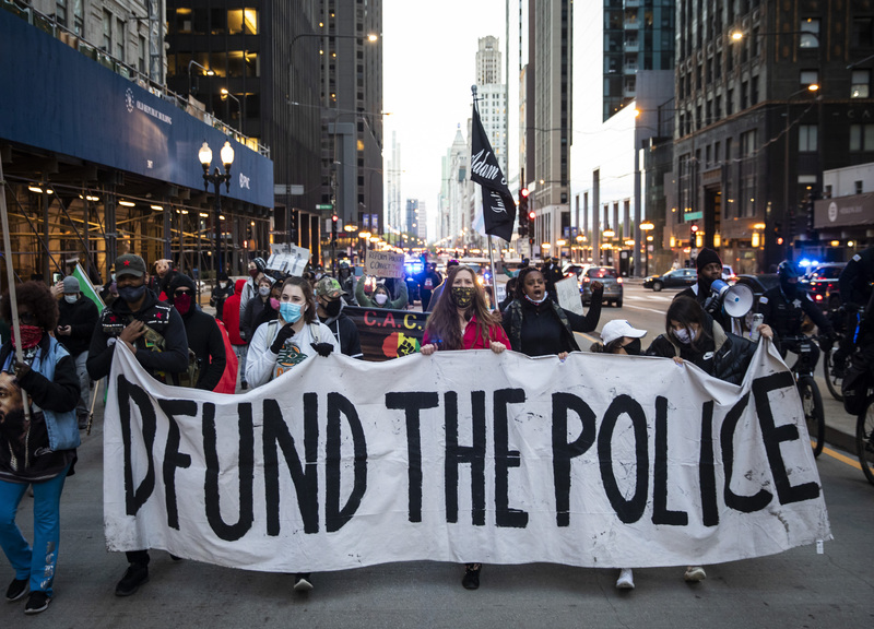 Chicago, polizia diffonde video uccisione di un 13enne :proteste in città Chicago, polizia diffonde video uccisione di un 13enne :proteste in città