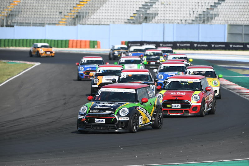 Motori accesi per la decima edizione del campionato MINI Challenge Motori accesi per la decima edizione del campionato MINI Challenge