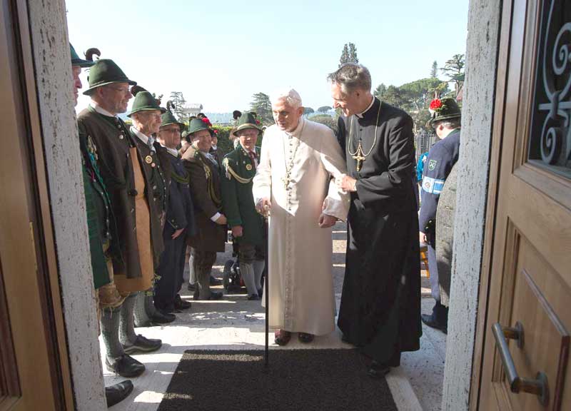 Il Papa emerito Ratzinger compie oggi 94 anni, gli auguri di Papa Francesco Il Papa emerito Ratzinger compie oggi 94 anni, gli auguri di Papa Francesco