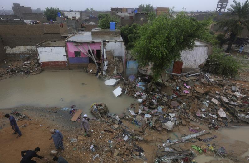 Migranti climatici in fuga dalla crisi: uno sguardo verso l’Asia meridionale Migranti climatici in fuga dalla crisi: uno sguardo verso l’Asia meridionale