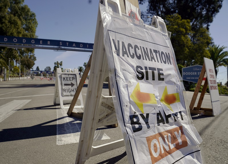 Usa, corre la campagna vaccinale ma aumentano i contagi Usa, corre la campagna vaccinale ma aumentano i contagi
